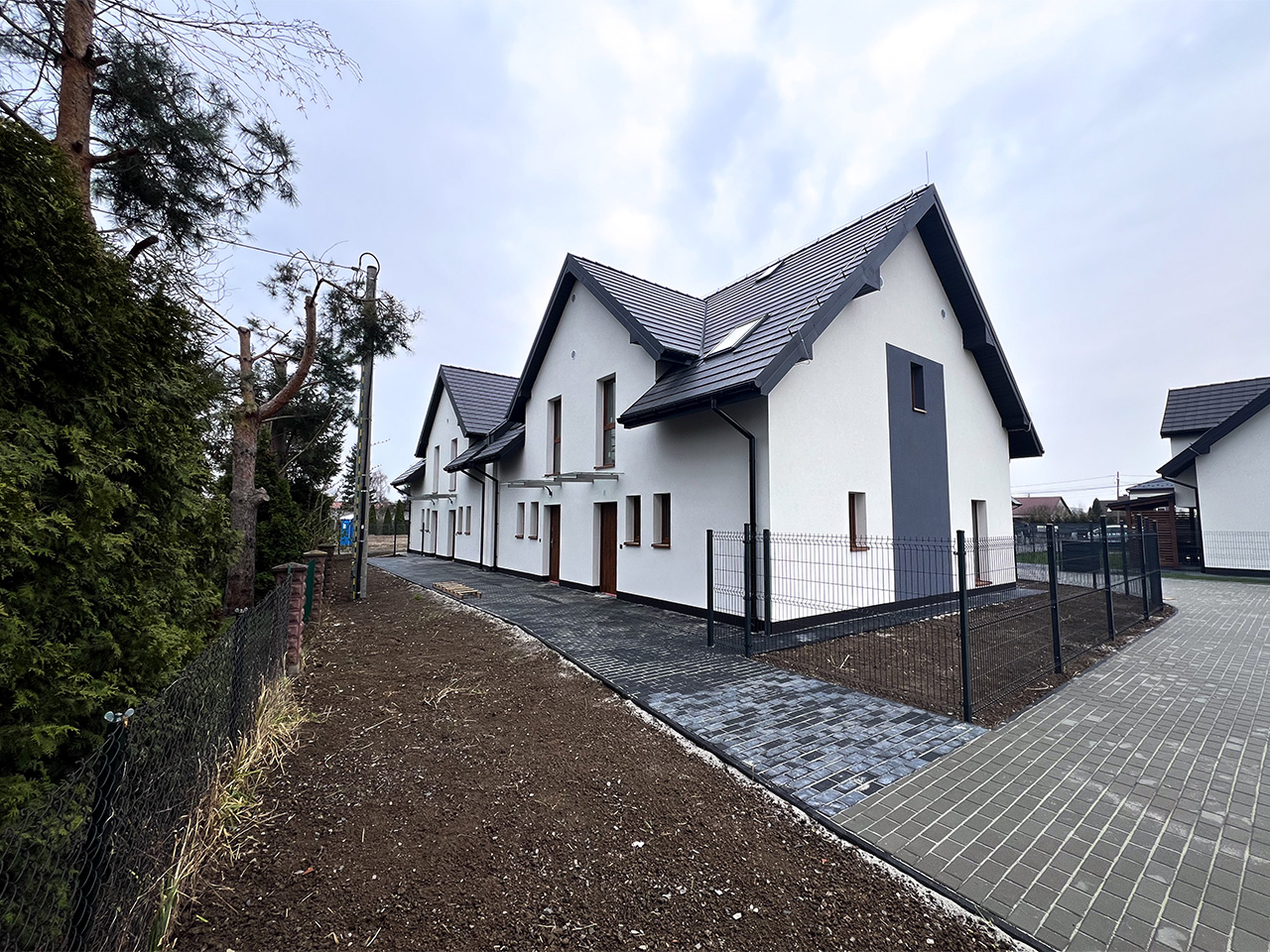 Galeria osiedla Wola Batorska 521 — zdjęcie 16 z 25: domy i otoczenie inwestycji w Woli Batorskiej